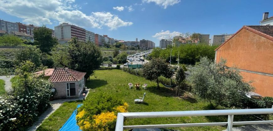 Se alquila planta de vivienda unifamiliar de 3 habitaciones, con terreno, en Pontevedra