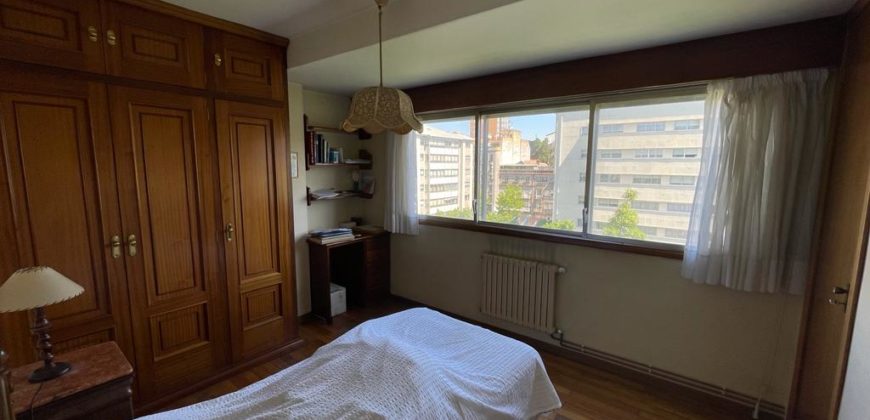 Se vende piso de 4 habitaciones en laPlaza Galicia (Augusto García Sánchez).