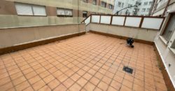 Se vende piso de 4 habitaciones en Eduardo Pondal con 2 plazas de garaje y 2 terrazas.