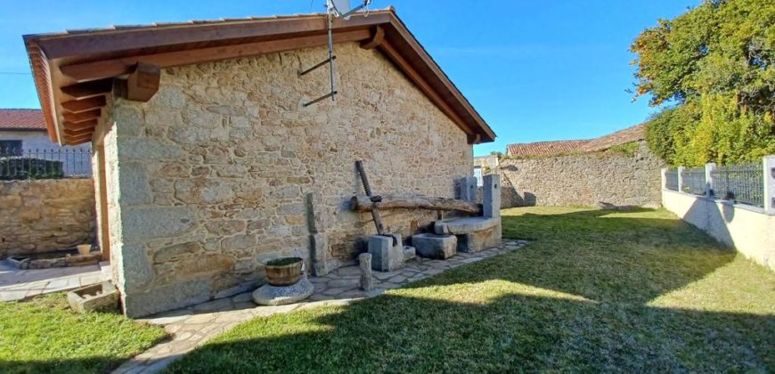 Se vende casa de piedra en Moraña