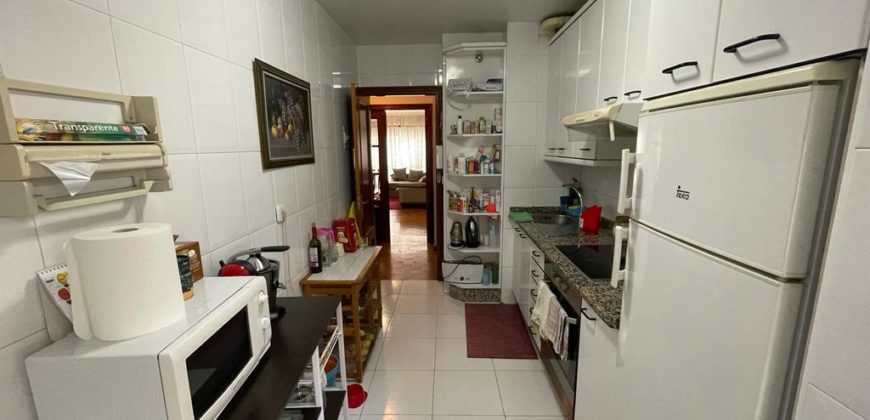 En venta piso de 3 habitaciones con garaje y trastero en Avenida de Vigo