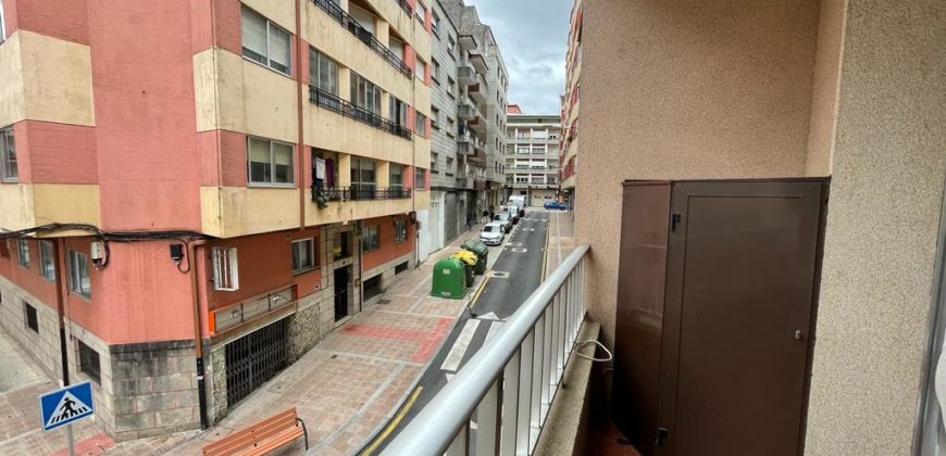 Se vende piso de 3 habitaciones en zona Loureiro Crespo