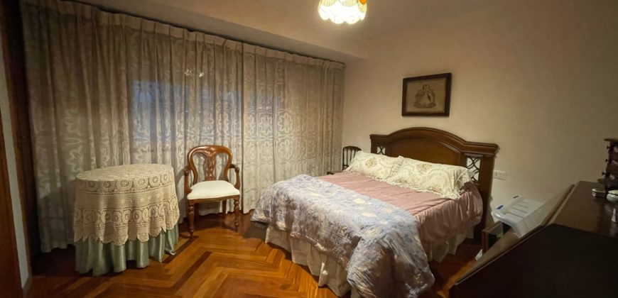 Se vende piso de 4 habitaciones en Benito Corbal, Pontevedra.
