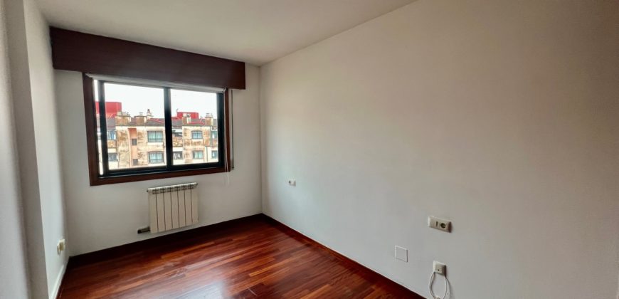 En venta piso de 3 habitaciones, 2 baños, garaje y trastero en zona Avenida de Vigo