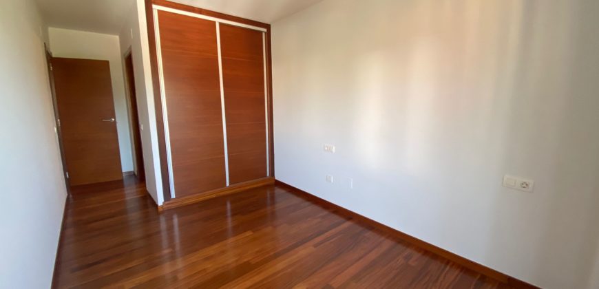 Se vende piso 3 habitaciones con garaje y trastero en zona Pasarón